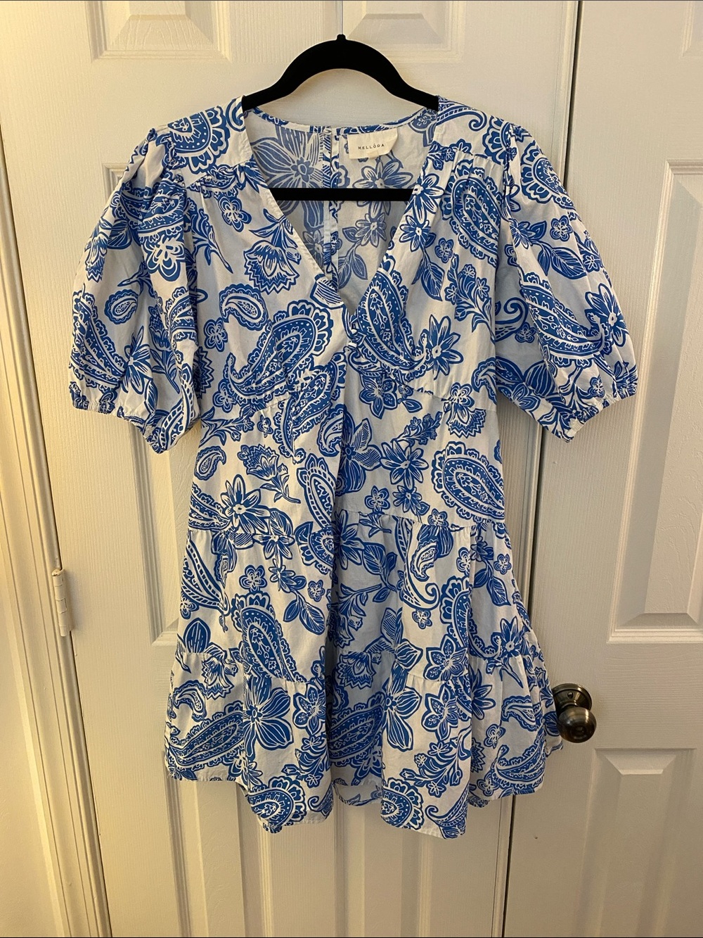 MELLODAY White Dress with Blue Paisley Print
